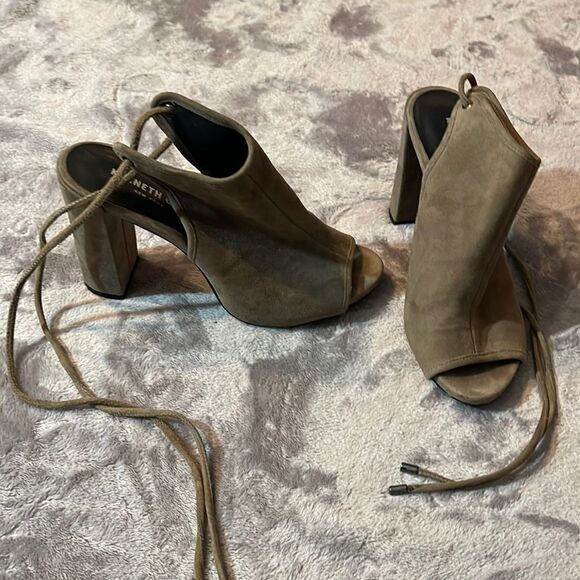 Kenneth Cole peep toe tie  Heels size 7.5 - Picture 1 of 8